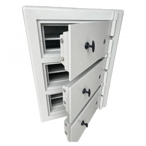 coffre_fort_3_compartiments_portes_semi_ouvertes_serrure_cle